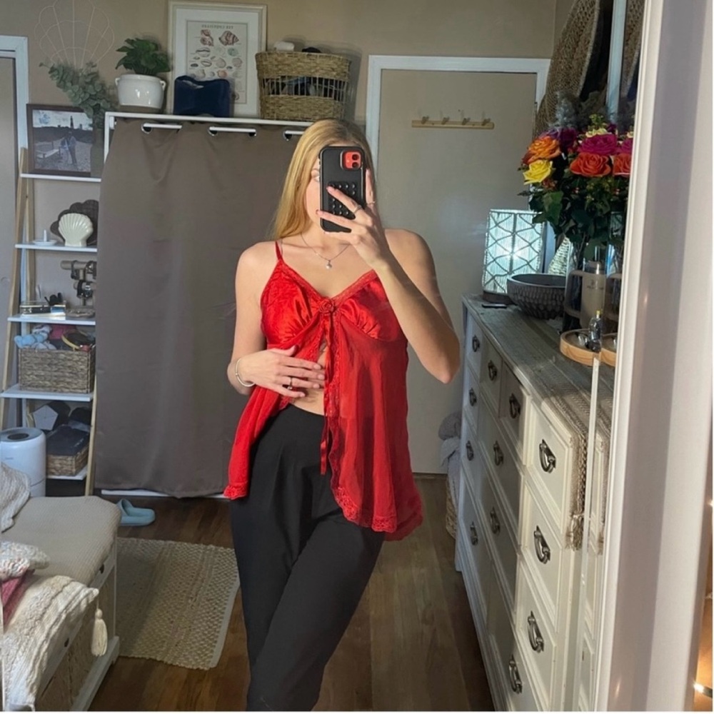 Vintage delicates red split front blouse tank top with rose details - Picture 11 of 16
